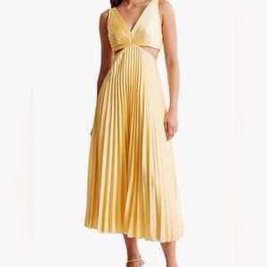 Elegant Yellow Pleated Dress
